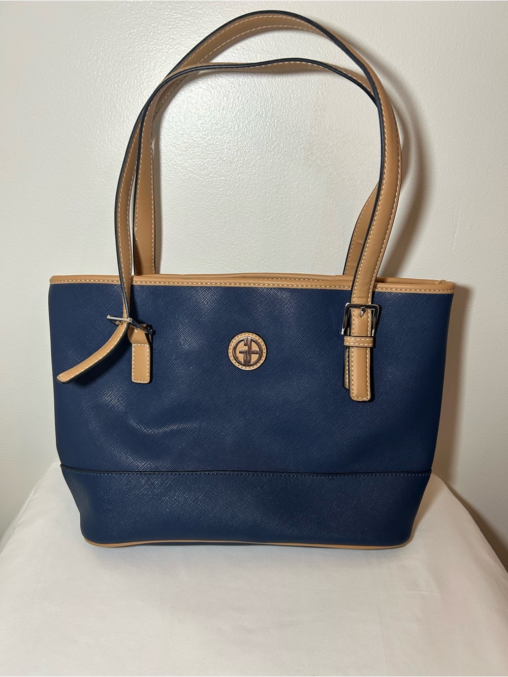 Navy and Tan Women's Tote Bag By Giani Bernini